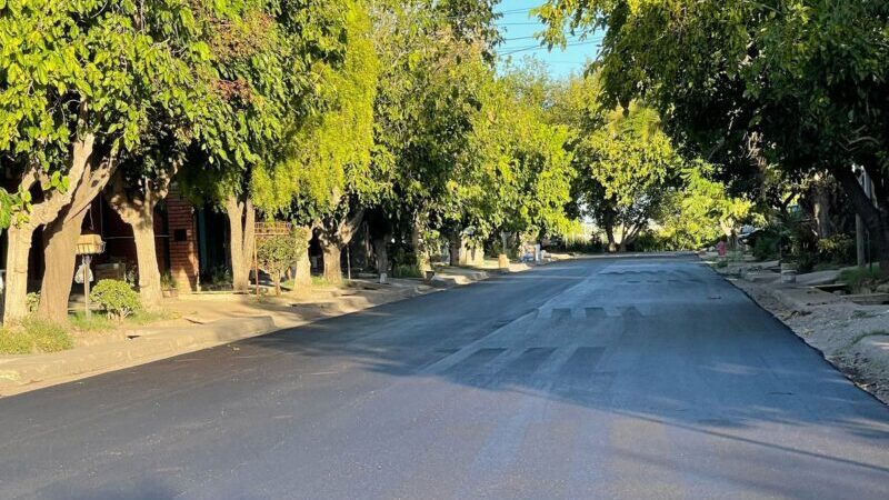 Asfaltado en barrio Valle Grande