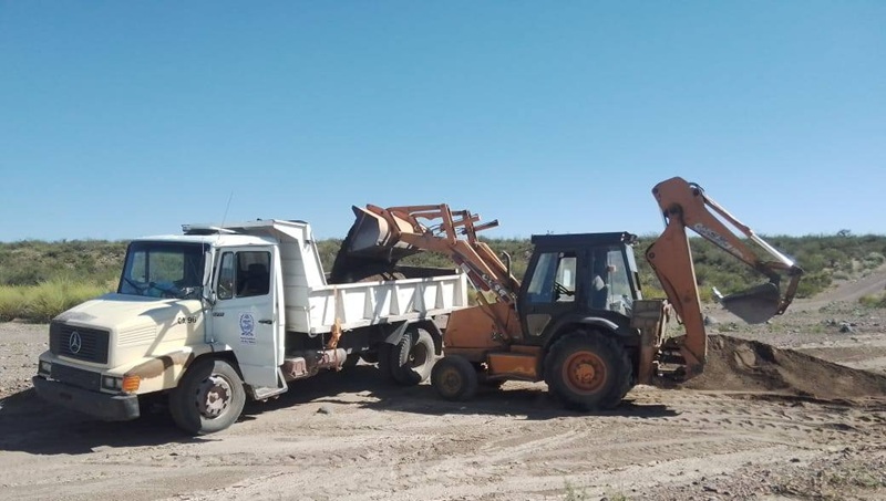 El municipio mejora caminos y represas en zonas de secano