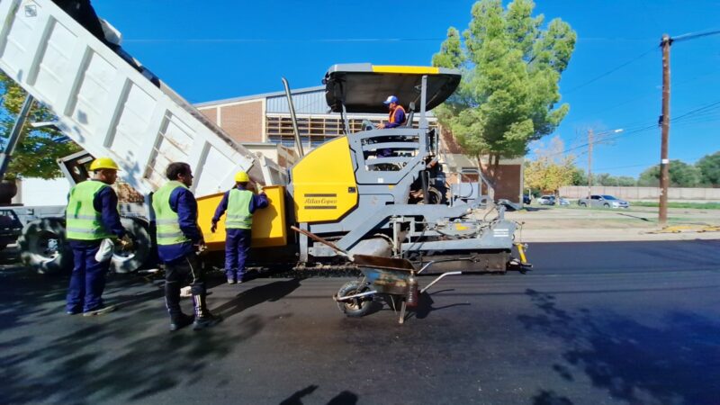 Llegó el plan de asfalto al barrio Valle Grande