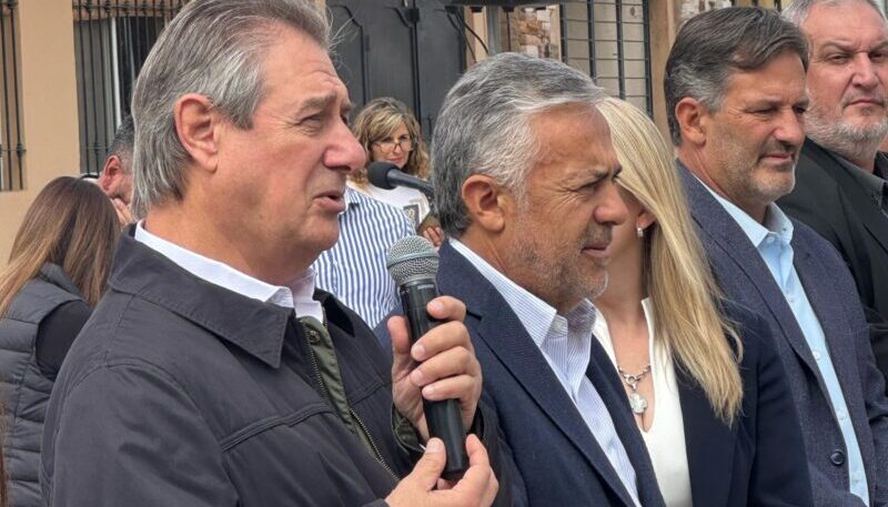 Omar Félix celebró la entraga de nuevas viviendas para San Rafael