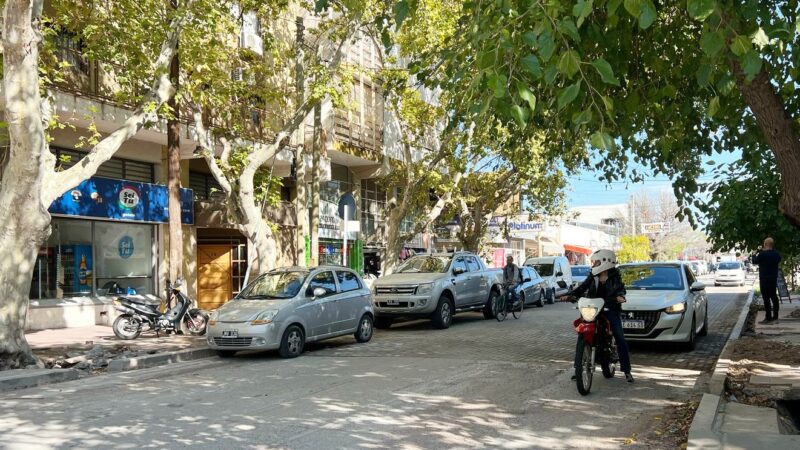 Se abrió al tránsito el nuevo adoquinado en calle Coronel Suárez