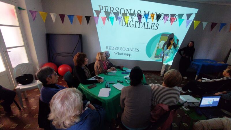 “Personas Mayores Digitales”: un nuevo programa que acerca la tecnología a los adultos mayores