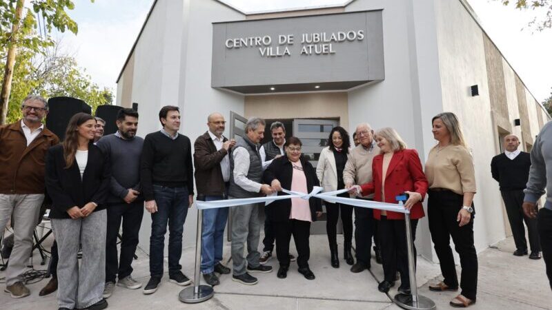 Omar Félix inauguró un nuevo espacio social y recreativo para jubilados de Villa Atuel