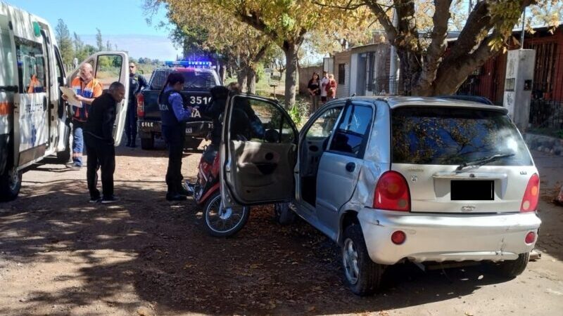 Intentó evitar un choque, volcó y terminó parado