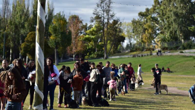 Cientos de sanrafaelinos se sumaron al «Peludo Picnic» para festejar el Día del Animal