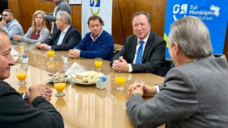 Omar Félix firmó acuerdos con el gobernador del Maule y alcaldes de la región