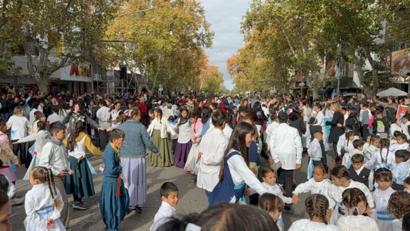 El municipio acompañó a la escuela IRIS en su tradicional Pericón inclusivo