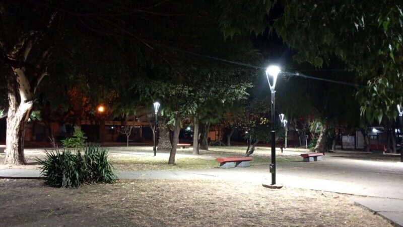 La plaza del barrio Sardi, iluminada con tecnología Led