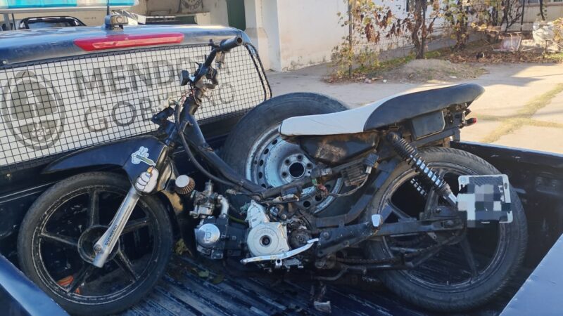 Detienen a un hombre con una moto flojita de papeles