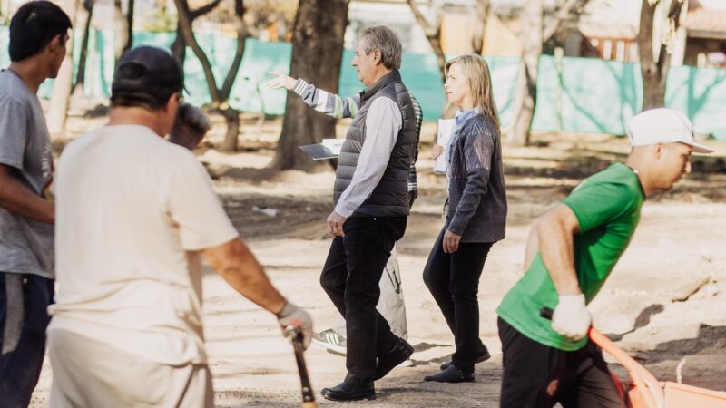 Omar Félix visitó la plaza Schestakow y ratificó el final del gasoducto con fondos propios