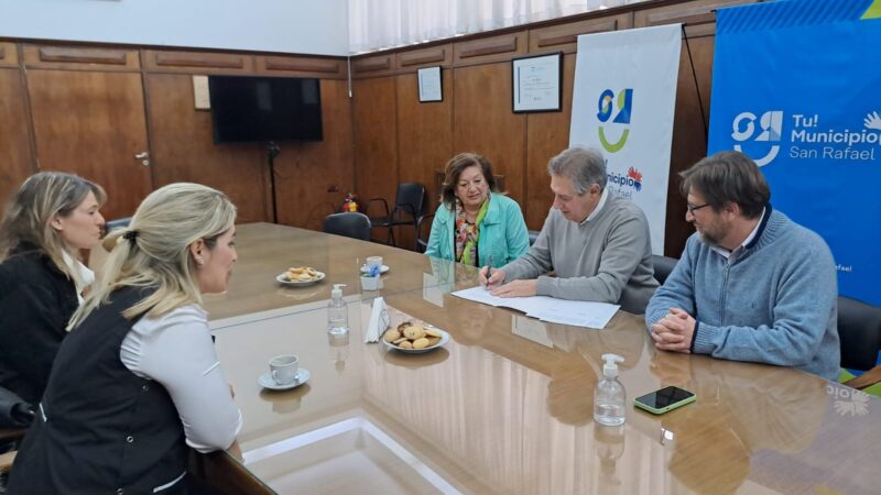 El intendente Omar Félix cedió terrenos para las escuelas San Francisco Solano y APRID