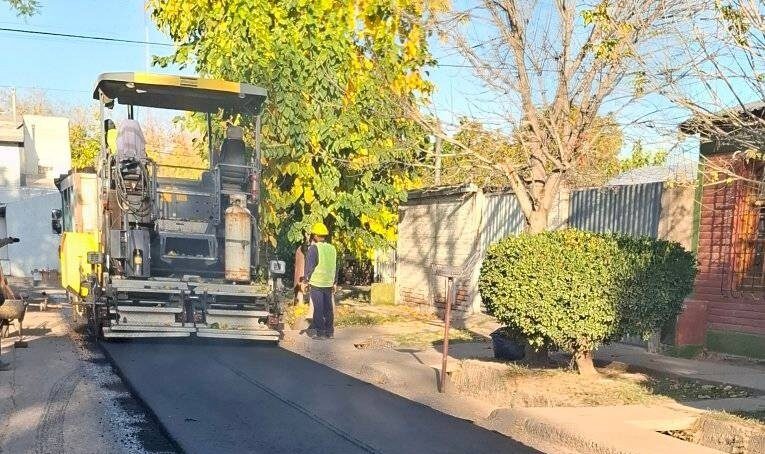 Los vecinos de los barrios Bufano y Villa Laredo festejan la llegada del plan de asfalto