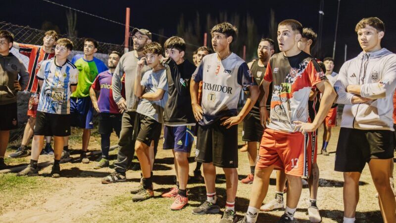 Omar Félix entregó material y reflectores Led en clubes de distrito