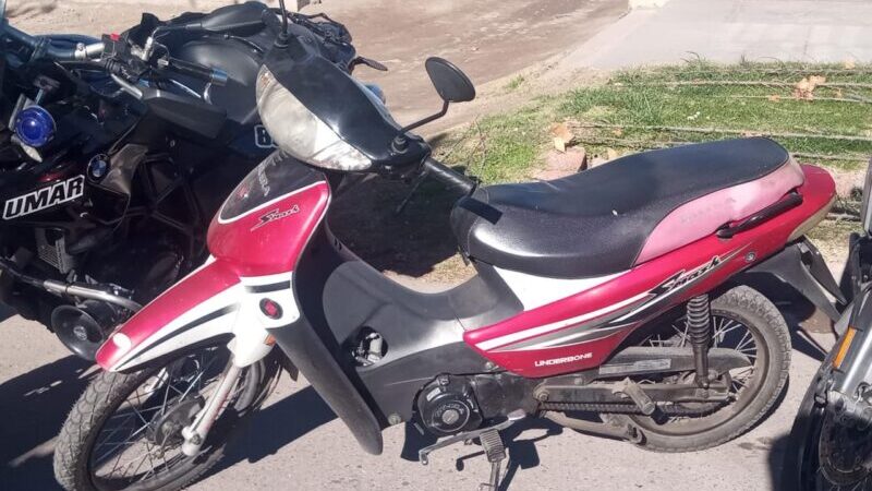 Personal de UMAR resuperó una moto robada