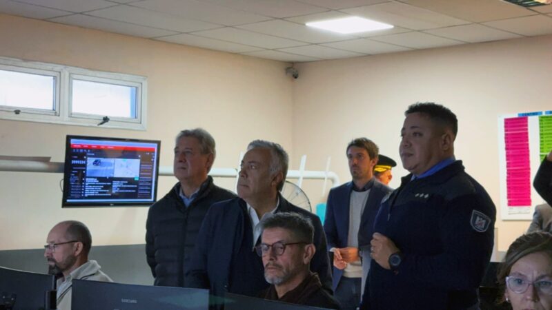 Omar Félix acompañó al gobernador en la presentación del sistema de anillos de seguridad