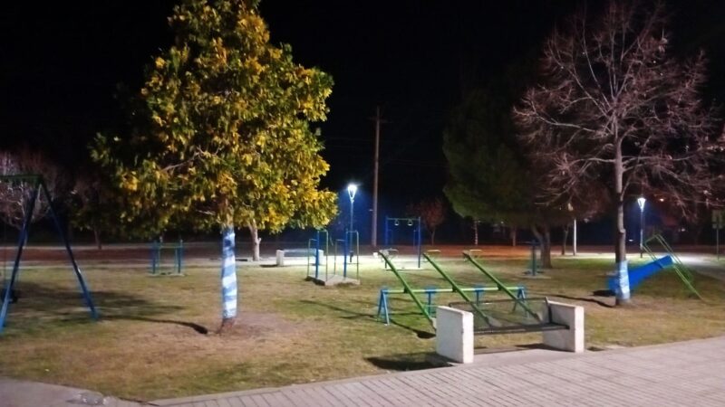 Los equipos Led ya iluminan la Plaza 1 de Mayo de El Cerrito