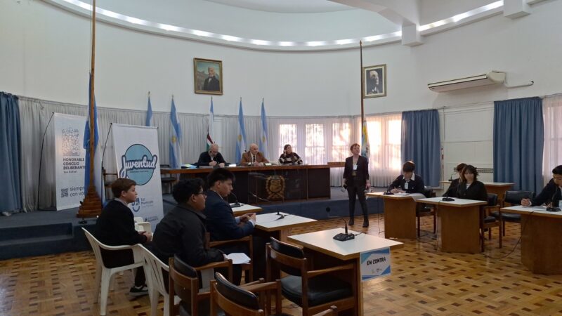 Alumnos sanrafaelinos aprenden sobre oratoria, argumentación y escucha