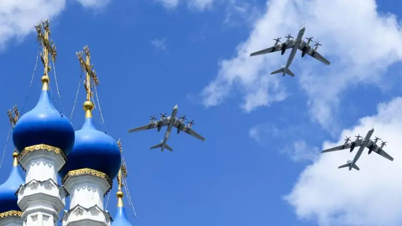 «Un verdadero desastre»: cómo afectará a la capacidad de combate de Rusia la destrucción de sus bombarderos por parte de Ucrania