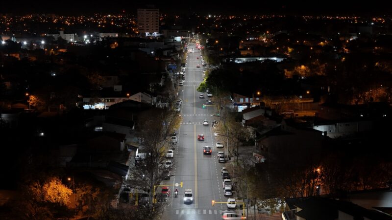 Toda la avenida Balloffet quedó iluminada con leces Led