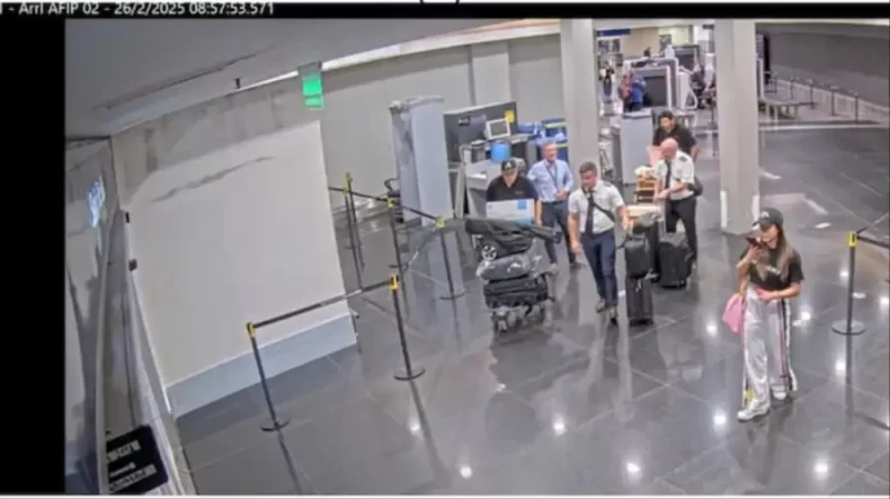 Las imágenes que podrían comprobar el ingreso sin control al país de 10 valijas de un vuelo privado desde Miami