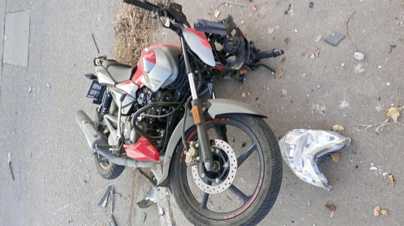 Motociclista fracturado tras un siniestro vial