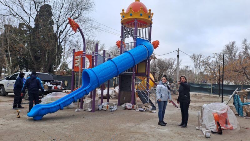 Avanzan los nuevos parques infantiles en Villa Atul y Real del Padre