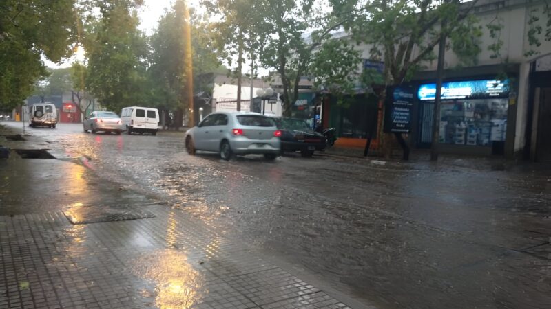 Equipos municipales trabajaron durante todo el fin de semana ante las persistentes lluvias