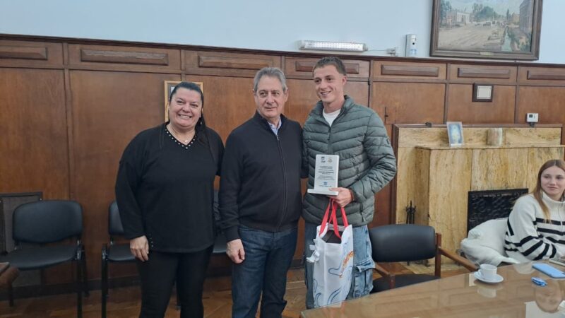 Omar Félix recibió a destacados deportistas y fue reconocido por la Asociación Sanrafaelina de Hockey