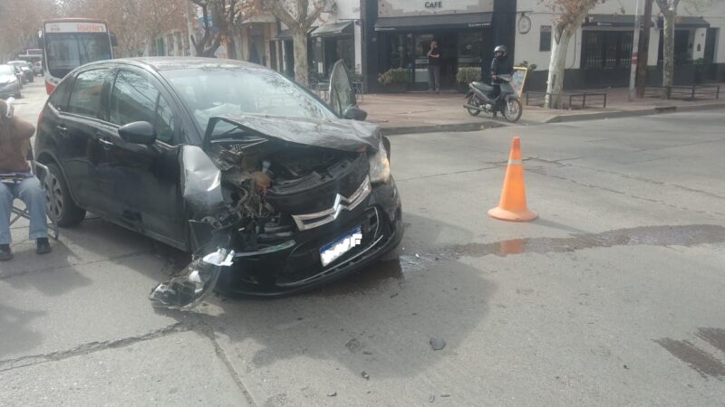 Violento choque en la zona céntrica