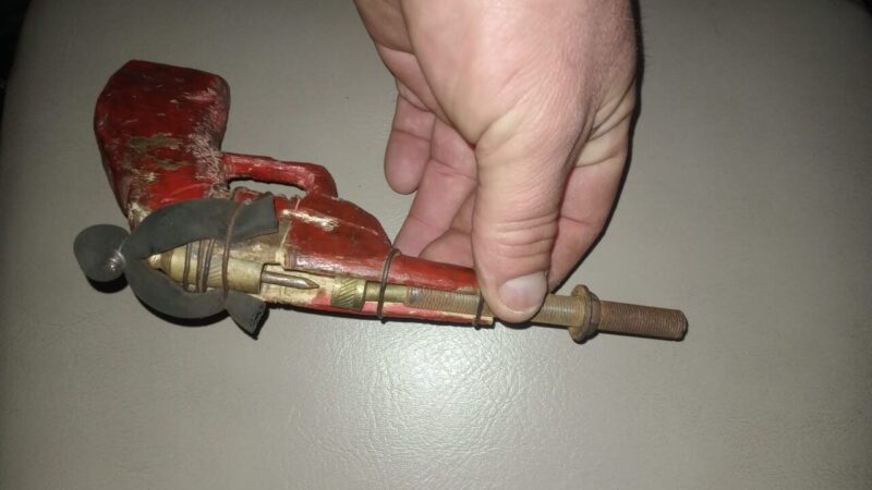 Detienen a un menor con un arma de fabricación casera