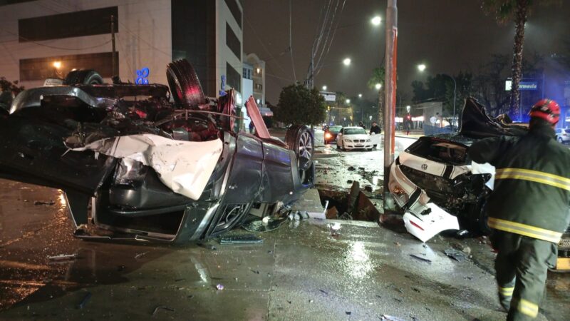 Triple violento choque y vuelco con víctimas lesionadas