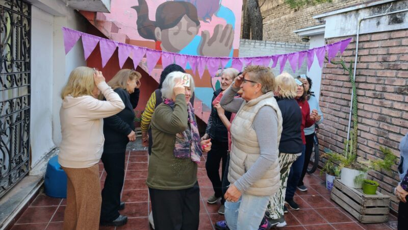 Recreación, actividad física, turismo, estimulación cognitiva y más para los adultos mayores