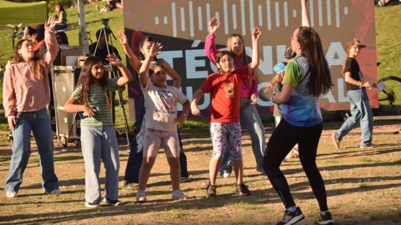 El programa «Recreo» debutó en el parque Yrigoyen con juegos y actividades