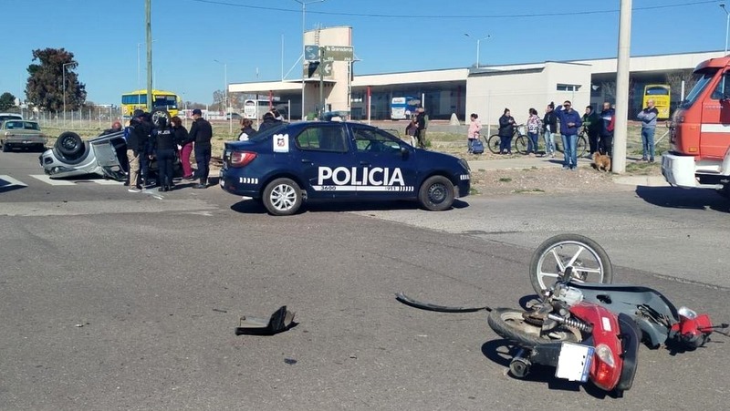 Triple choque y vuelco con heridos en ciudad