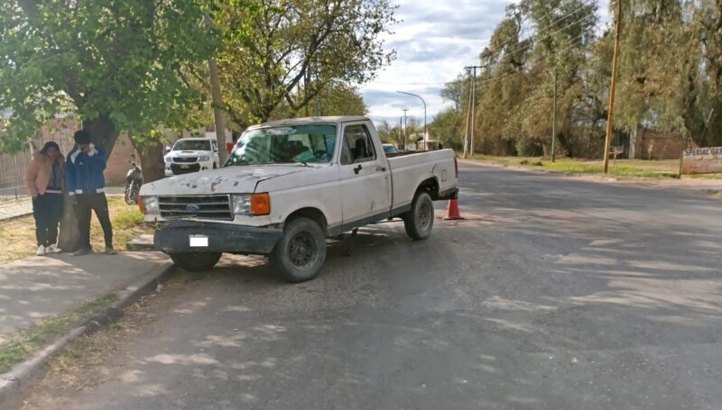 Choque en Alberdi y Colón