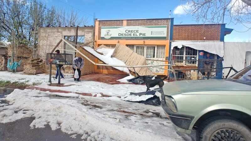 La tormenta causó caída de techos en San Carlos