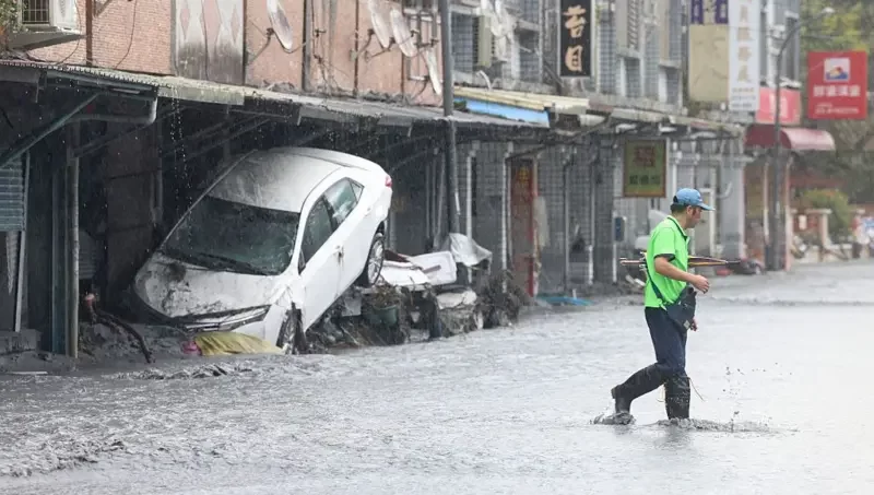 «La reina de las tormentas»: las imágenes del supertifón Ragasa que deja al menos 17 muertos en Taiwán