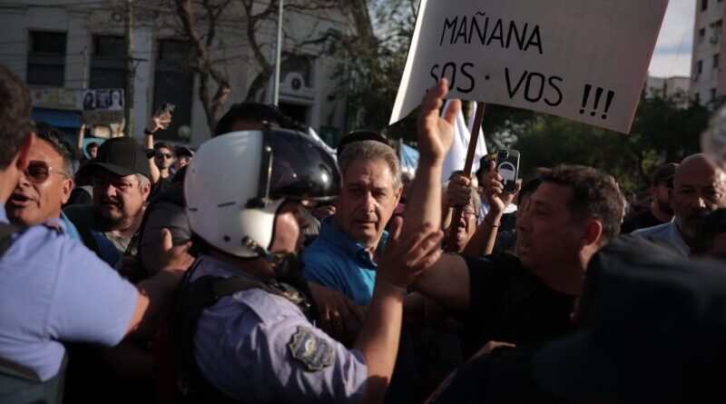 Represión durante la marcha en defensa de la Universidad Pública