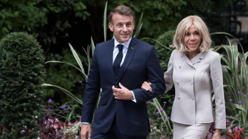 Emmanuel Macron presentará «pruebas científicas» ante un tribunal de EE.UU. para demostrar que su esposa, Brigitte, es mujer