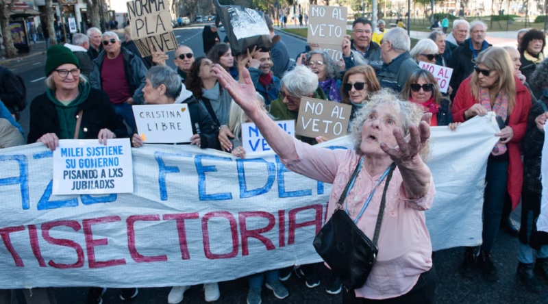 Marcha Federal Universitaria: piqueteros y movimientos sociales se suman a las protestas contra el Gobierno