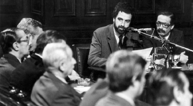 A 40 años del alegato del “Nunca Más”: del abrazo de Strassera y Moreno Ocampo a la reacción de los militares