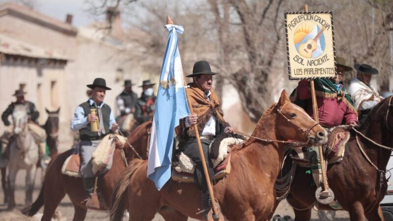 Los Parlamentos celebró su tradicional fiesta popular y la llegada de la energía eléctrica