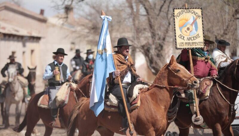 Los Parlamentos celebró su tradicional fiesta popular y la llegada de la energía eléctrica