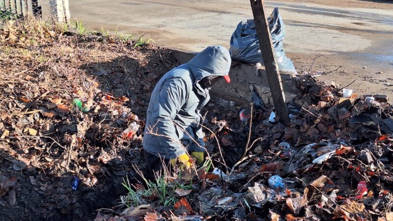 El municipio continúa trabajando para normalizar la situación en barrios y distritos luego de las fuertes lluvias