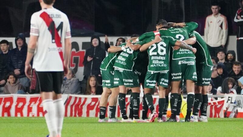 River perdió con Sarmiento y el Monumental estalló contra los jugadores