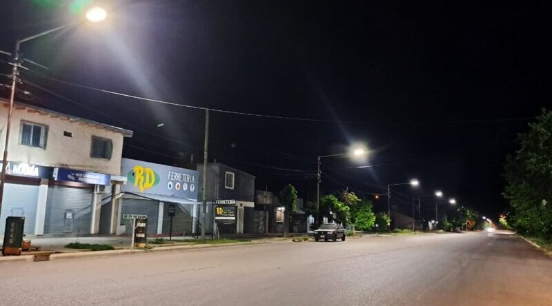 Ya se instalan las nuevas luminarias Led en avenida Moreno