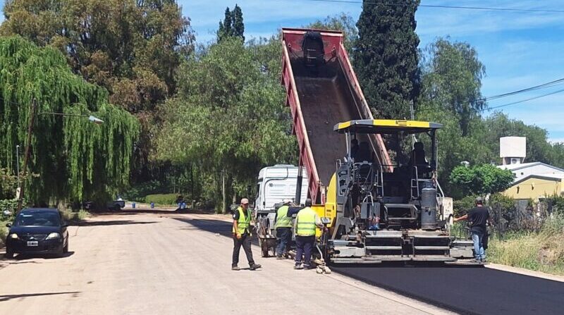 Avanzan trabajos de asfalto en calle Sueta y luego viene El Libertador