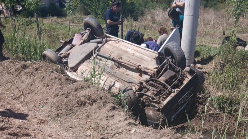Un herido luego de un vuelco en ruta 160