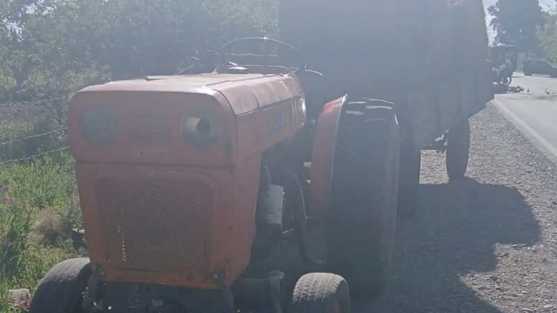 Motociclista en estado delicado luego de chocar con un tractor en Rama Caída