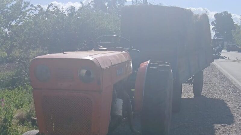 Motociclista en estado delicado luego de chocar con un tractor en Rama Caída